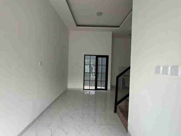 Di Jual Rumah 2 Lantai, Lokasi Strategis, Bebas Banjir, di Harapan Indah, Bekasi