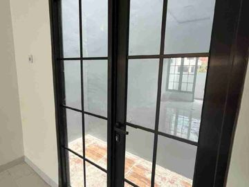 Di Jual Rumah 2 Lantai, Lokasi Strategis, Bebas Banjir, di Harapan Indah, Bekasi
