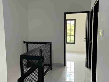 Di Jual Rumah 2 Lantai, Lokasi Strategis, Bebas Banjir, di Harapan Indah, Bekasi
