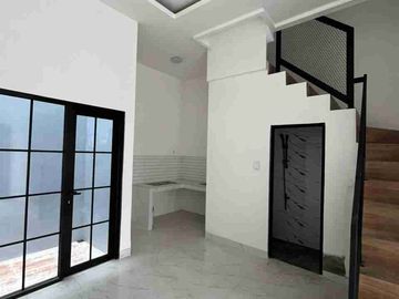 Di Jual Rumah 2 Lantai, Lokasi Strategis, Bebas Banjir, di Harapan Indah, Bekasi