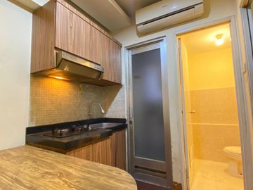 Disewakan Apartemen Green Bay Pluit 2BR Modern Minimalist with Warm Scandinavian Interior Walk to Baywalk Mall Dekat Bandara Soekarno-Hatta & Tol Jaka