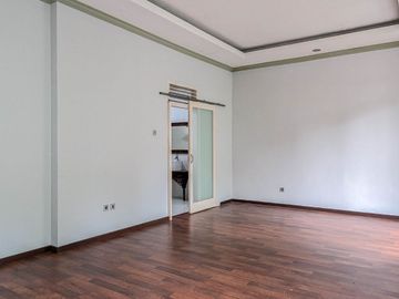Dijual! Rumah Minimalis dengan view lapangan golf dan hutan kota di Pupuk Balikpapan