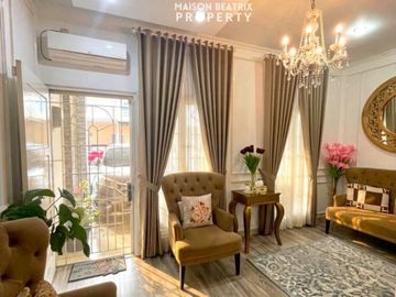 DIJUAL CEPAT PINDAH KE LUAR NEGRI RUMAH 2½ LT SEMI/FULLY FURNISHED SIAP HUNI DI SERPONG GARDEN CISAUK