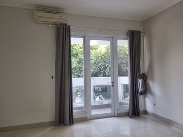 Disewakan Rumah Siap Huni uk 9x17m2 Cluster Vernonia Summarecon Bekasi
