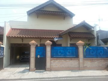 Rukost 13 Kamar di Bantaran Malang. Dekat UB, Polinema, Universitas Islam Malang (UNISMA), dan kawasan Soekarno Hatta. MLG00097