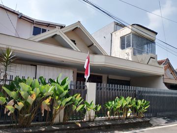 Rumah Eksklusif di Jl. Kenanga Malang. Dekat UB, UM, Polinema, MATOS, RS Universitas Brawijaya, dan Jalan Soekarno-Hatta.MLG00098