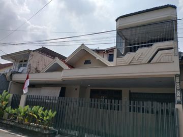 Rumah Eksklusif di Jl. Kenanga Malang. Dekat UB, UM, Polinema, MATOS, RS Universitas Brawijaya, dan Jalan Soekarno-Hatta.MLG00098