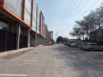 2 UNIT GUDANG 3 LANTAI SUDAH DIJEBOL Komplek Duta Indah Iconic - Tangerang 3 lantai mezzanine
