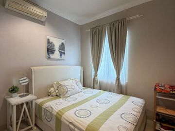 Rumah DE MANSION ALAM SUTERA Full Furnished 3 Lantai