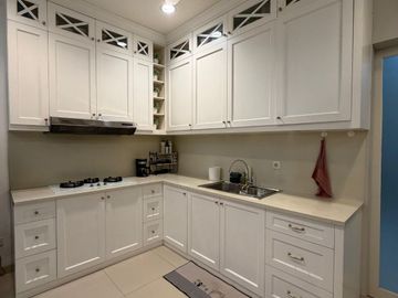 Rumah DE MANSION ALAM SUTERA Full Furnished 3 Lantai