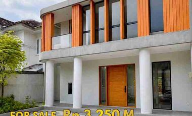 Rumah Bangunan Besar Renovasi Bagus di Legenda wisata Cibubur