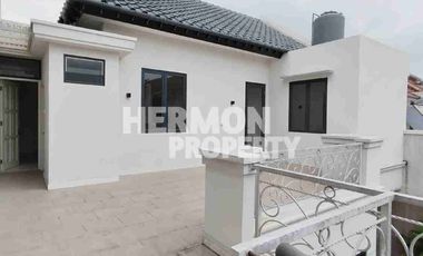 Rumah Bangunan Besar Renovasi Bagus di Legenda wisata Cibubur