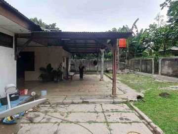 rumah Hook asri dan luas dibawah njop di arco sawangan