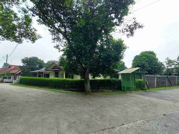 rumah Hook asri dan luas dibawah njop di arco sawangan