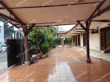 Disewakan rumah lokasi sangat strategis diapit jalan raya& jalan 3 mobil