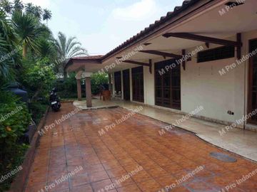 Disewakan rumah lokasi sangat strategis diapit jalan raya& jalan 3 mobil