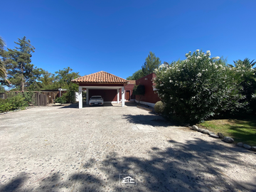 Gran Parcela en Condominio El Algarrobo de Batuco – Exclusividad y Encanto Chileno.