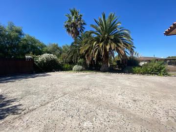 Gran Parcela en Condominio El Algarrobo de Batuco – Exclusividad y Encanto Chileno.