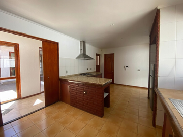 Gran Parcela en Condominio El Algarrobo de Batuco – Exclusividad y Encanto Chileno.