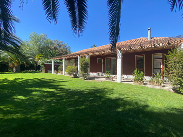 Gran Parcela en Condominio El Algarrobo de Batuco – Exclusividad y Encanto Chileno.