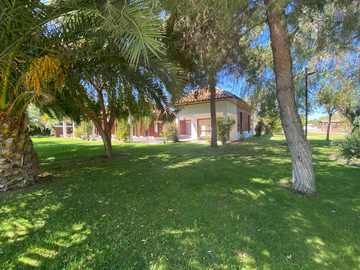 Gran Parcela en Condominio El Algarrobo de Batuco – Exclusividad y Encanto Chileno.