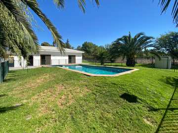 Gran Parcela en Condominio El Algarrobo de Batuco – Exclusividad y Encanto Chileno.