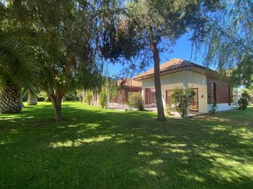 Gran Parcela en Condominio El Algarrobo de Batuco – Exclusividad y Encanto Chileno.