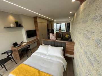 Estudio Amoblado en Venta, Sector Carolina, Quito - Ecuador