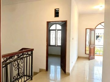 Dijual rumah 2 lantai dalam perumahan Billy Moon Pondok Kelapa Duren Sawit Jakarta Timur AC69
