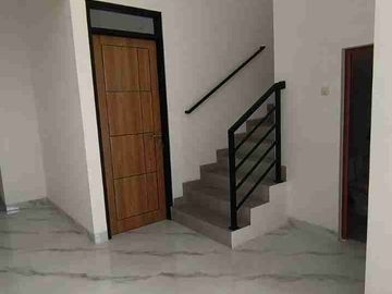 Dijual Rumah Baru Gress Tenggilis dekat Ubaya