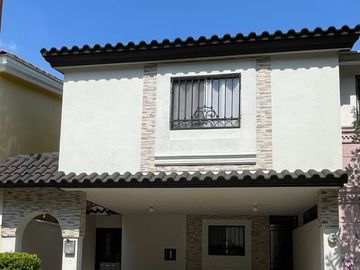 CASA EN RENTA PRIVADAS DE ANAHUAC EN ESCOBEDO