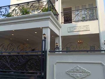 DIJUAL RUMAH CANTIK FULL FURNISHED DI CIBUBUR JAKARTA TIMUR