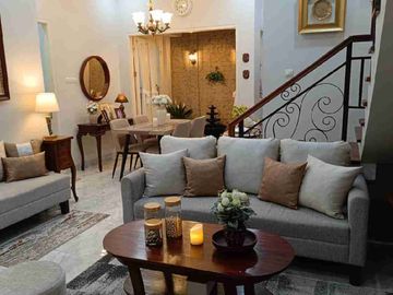 DIJUAL RUMAH CANTIK FULL FURNISHED DI CIBUBUR JAKARTA TIMUR
