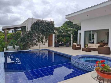 Renta Casa Campestre de lujo, con piscina, jacuzzi y cabaña independiente