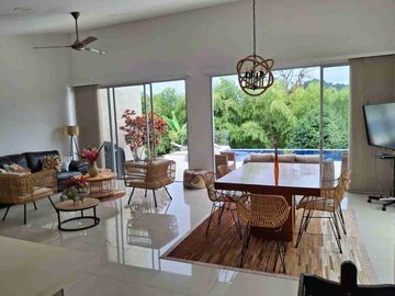 Renta Casa Campestre de lujo, con piscina, jacuzzi y cabaña independiente