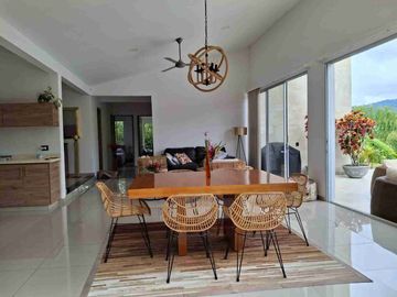 Renta Casa Campestre de lujo, con piscina, jacuzzi y cabaña independiente