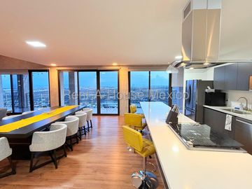 Pent House de 332 m² con 3 Recámaras en Renta en Altos Juriquilla