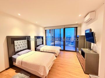 Pent House de 332 m² con 3 Recámaras en Renta en Altos Juriquilla