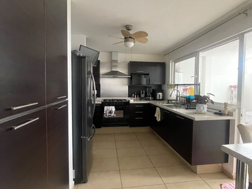Casa en venta de 3 niveles en Condominio San Jerónimo, Corregidora, Querétaro.
