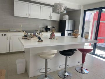 CASA EN VENTA EN RESIDENCIAL IXTAPAN CON ALBERCA, IXTAPAN DE LA SAL, EDOMEX