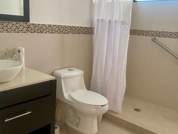 CASA EN VENTA EN RESIDENCIAL IXTAPAN CON ALBERCA, IXTAPAN DE LA SAL, EDOMEX