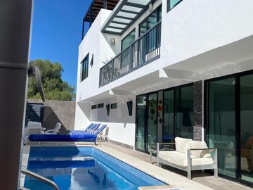 CASA EN VENTA EN RESIDENCIAL IXTAPAN CON ALBERCA, IXTAPAN DE LA SAL, EDOMEX