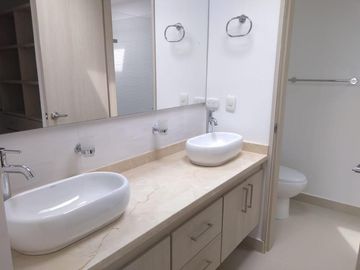 Se vende casa de lujo al sur de Cali.