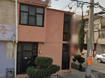 Casa en Venta en Av. Rifleros de San Luis Potosí 15A, Ejército de Oriente Indeco II Issste, Iztapalapa, 09230 Ciudad de México, CDMX