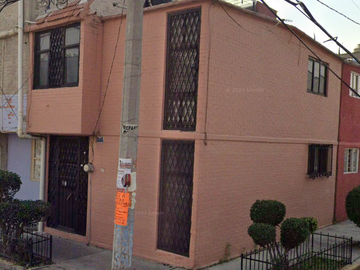 Casa en Venta en Av. Rifleros de San Luis Potosí 15A, Ejército de Oriente Indeco II Issste, Iztapalapa, 09230 Ciudad de México, CDMX