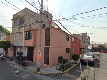 Casa en Venta en Av. Rifleros de San Luis Potosí 15A, Ejército de Oriente Indeco II Issste, Iztapalapa, 09230 Ciudad de México, CDMX