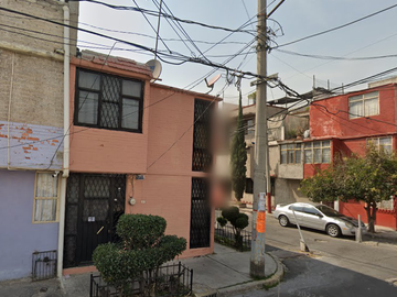 Casa en Venta en Av. Rifleros de San Luis Potosí 15A, Ejército de Oriente Indeco II Issste, Iztapalapa, 09230 Ciudad de México, CDMX
