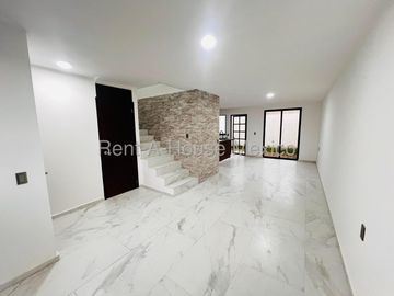 Casa de arquitecto en proyecto para venta con 3 Hab, 3 Baños en Capital Sur, Queretaro.