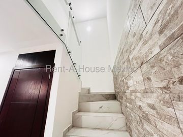 Casa de arquitecto en proyecto para venta con 3 Hab, 3 Baños en Capital Sur, Queretaro.