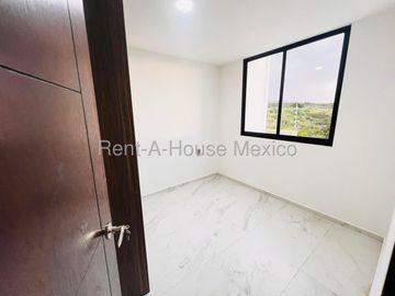 Casa de arquitecto en proyecto para venta con 3 Hab, 3 Baños en Capital Sur, Queretaro.